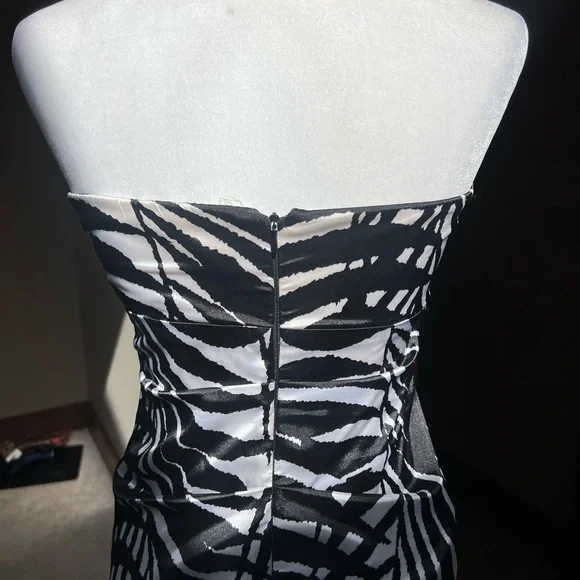 Cache Black 🖤 White Animal zebra 🦓 Botanical Rhinestone Brooch Mermaid Dress - Picture 5 of 15